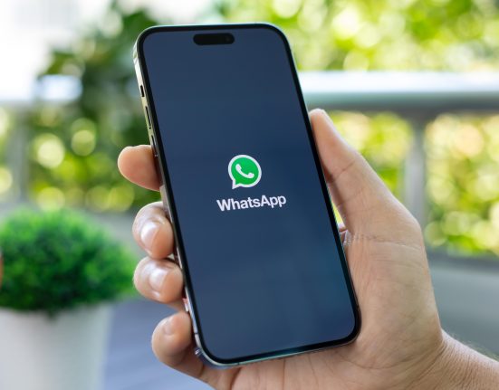 Ce este Schema 1800 escrocheria online care poate fura conturi WhatsApp