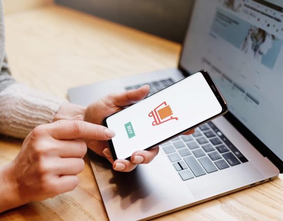 Cum sa economisesti bani la comandarea hainelor online 6 strategii