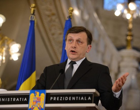 De ce ar vrea Crin Antonescu sa candideze impotriva lui Calin Georgescu la prezidentiale Sa l vedem in carne si oase intr o dezbatere