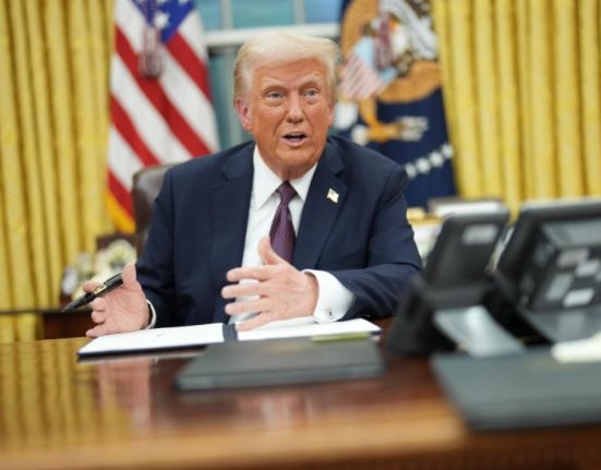 Donald Trump este convins ca va controla Groenlanda Locuitorii vor sa fie cu noi