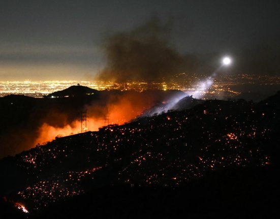 O drona civila a avariat un avion in misiuni de stingere a incendiilor din Los Angeles