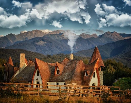 O locatie de basm din Romania devine hotel exclusivist