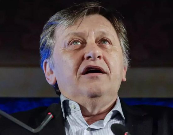 Reactia lui Crin Antonescu dupa ce coalitia a anuntat ca va fi testat in sondaje Nu mi se pare straniu Sunt foarte probabil candidatul coalitiei