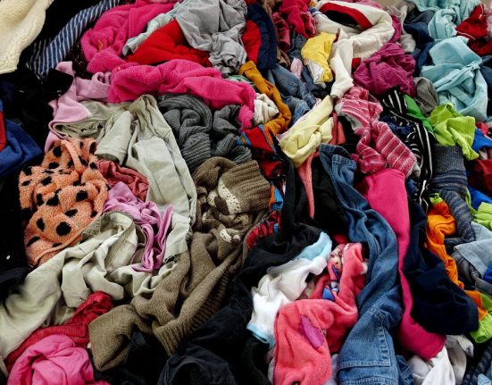 Romanii obligati sa recicleze hainele vechi