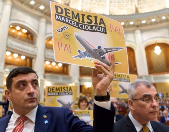 AUR SOS si POT au depus motiunea contra Guvernului Ciolacu