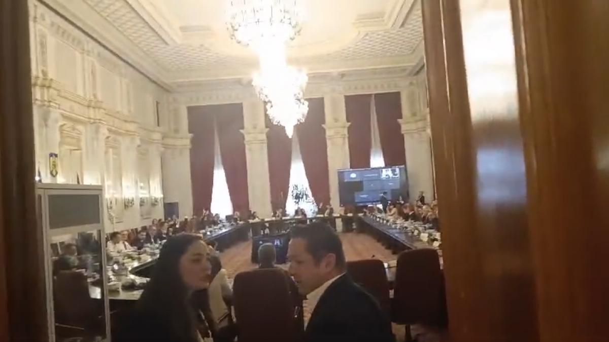 Circ in Parlament privind suspendarea lui Iohannis doi senatori SOS siau retras semnaturile iar doi USRisti au semnat in loc