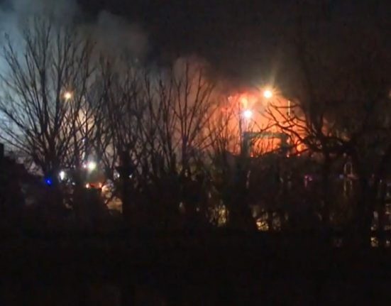 Incendiu mare la un service auto din Buzau