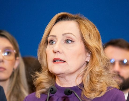 Lasconi Ciolacu trebuie sa plece USR nu voteaza motiunea AUR Premierul chemat sa explice legaturile cu Nordis