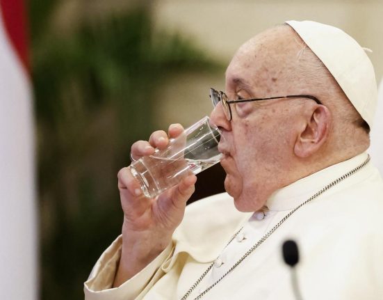 Papa Francisc si a anulat toate angajamentele
