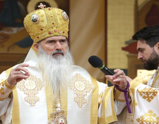 Patriarhia Romana ia masuri 26 de preoti dojeniti