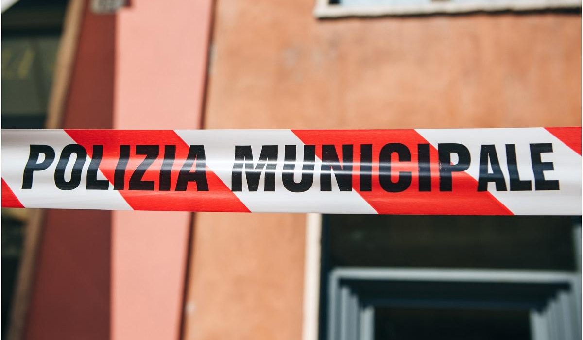 Roman de 24 de ani impuscat in cap de un paznic in timp ce fura dintr un apartament din Roma