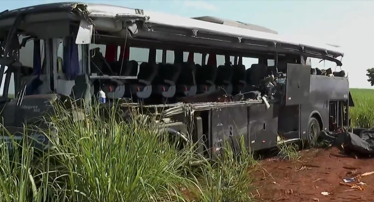 Tragedie in Brazilia 12 studenti morti in urma coliziunii dintre autobuz si camion