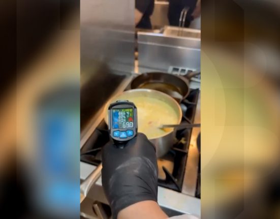 Trei familii internate dupa o masa la restaurant