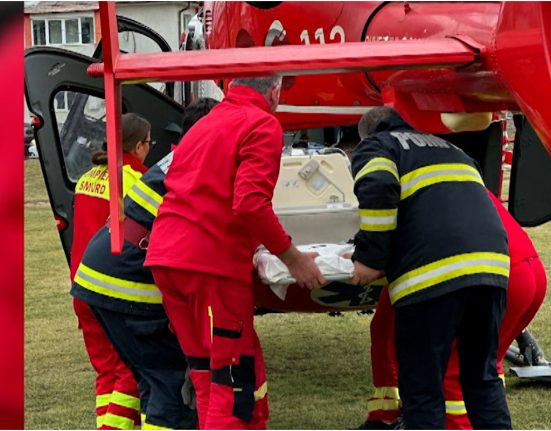 Bebelus cu pneumonie severa transportat de urgenta cu elicopterul