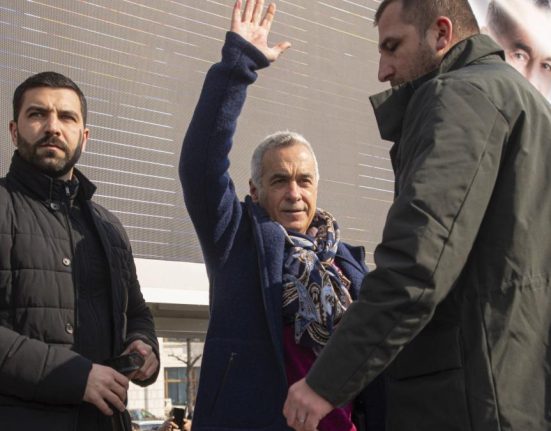 Ce a scris Calin Georgescu in anexa declaratiei de avere nesemnate Recunoaste masina de la Potra