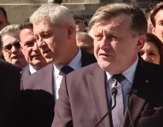 Crin Antonescu si a depus candidatura Eforturi impotriva mea Nu ma clatin Huiduieli pro Georgescu