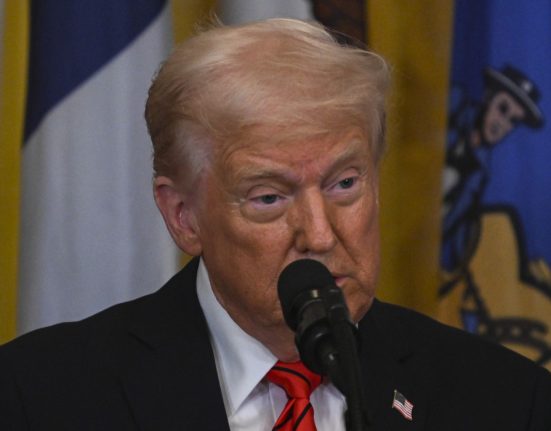Donald Trump a semnat un decret pentru desfiintarea Educatiei