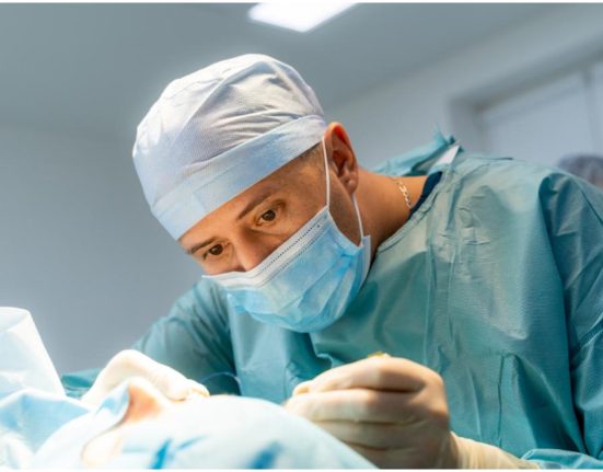 Fost ofiter britanic in coma dupa operatie estetica