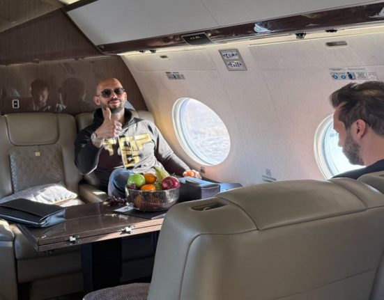 Fratii Tate revin in Romania pentru control judiciar platim 185000 dolari pe avion privat doar pentru a semna o hartie