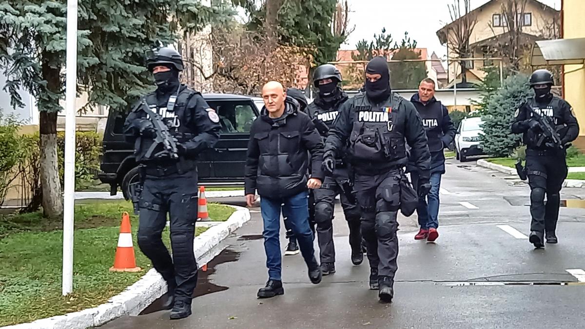 Horatiu Potra si fiul dati in urmarire internationala