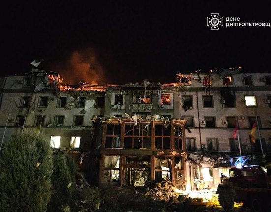Hotel din Ucraina lovit de racheta rusa 4 morti 31 raniti