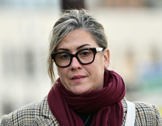 Marturie socanta Caroline Darian isi suspecteaza tatal de abuz sexual