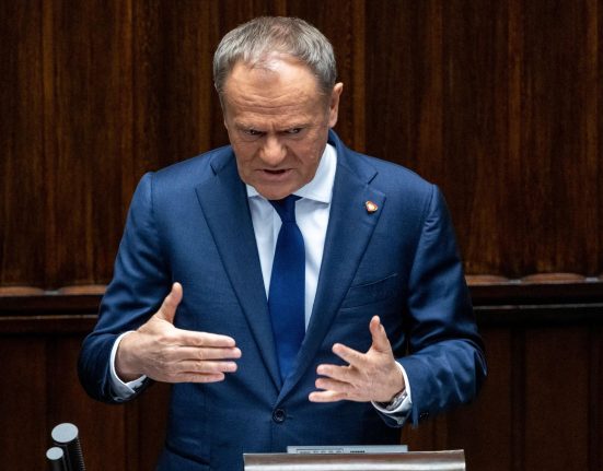 Polonia analizeaza accesul la arme nucleare si extinderea armatei la 500000 de soldati