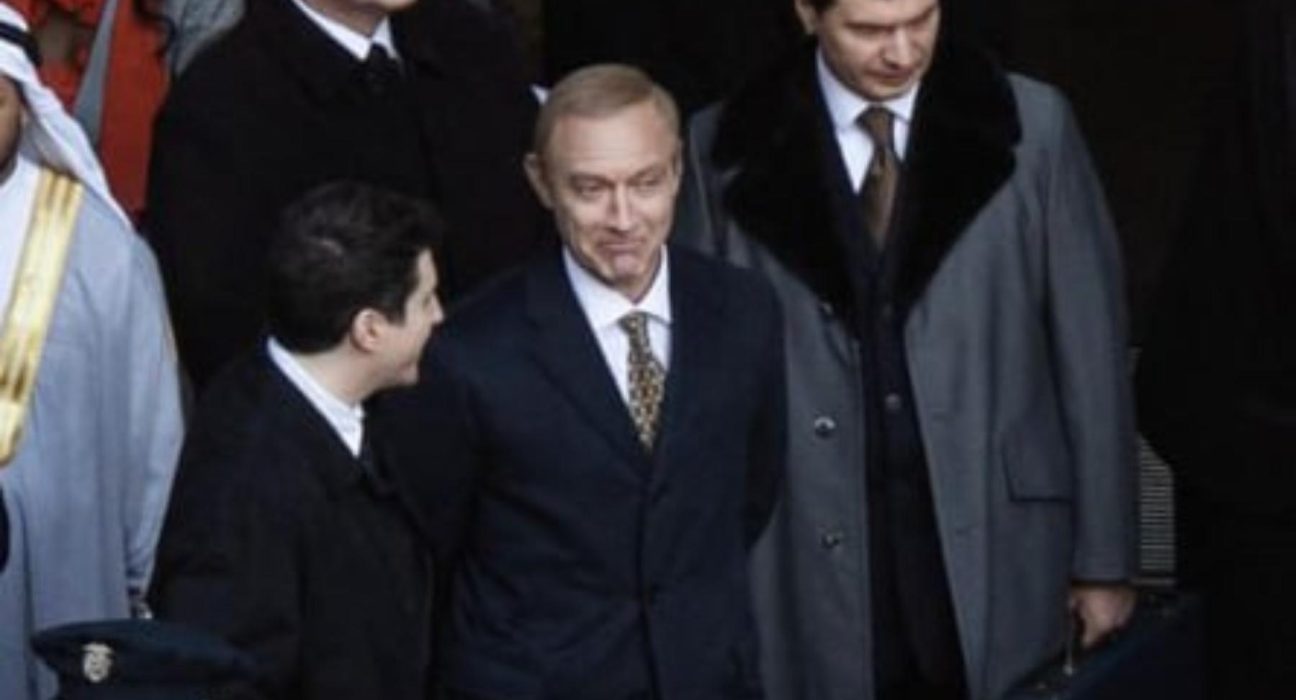Primele imagini cu Jude Law ca Vladimir Putin in Vrajitorul de la Kremlin
