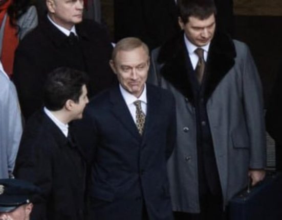 Primele imagini cu Jude Law ca Vladimir Putin in Vrajitorul de la Kremlin