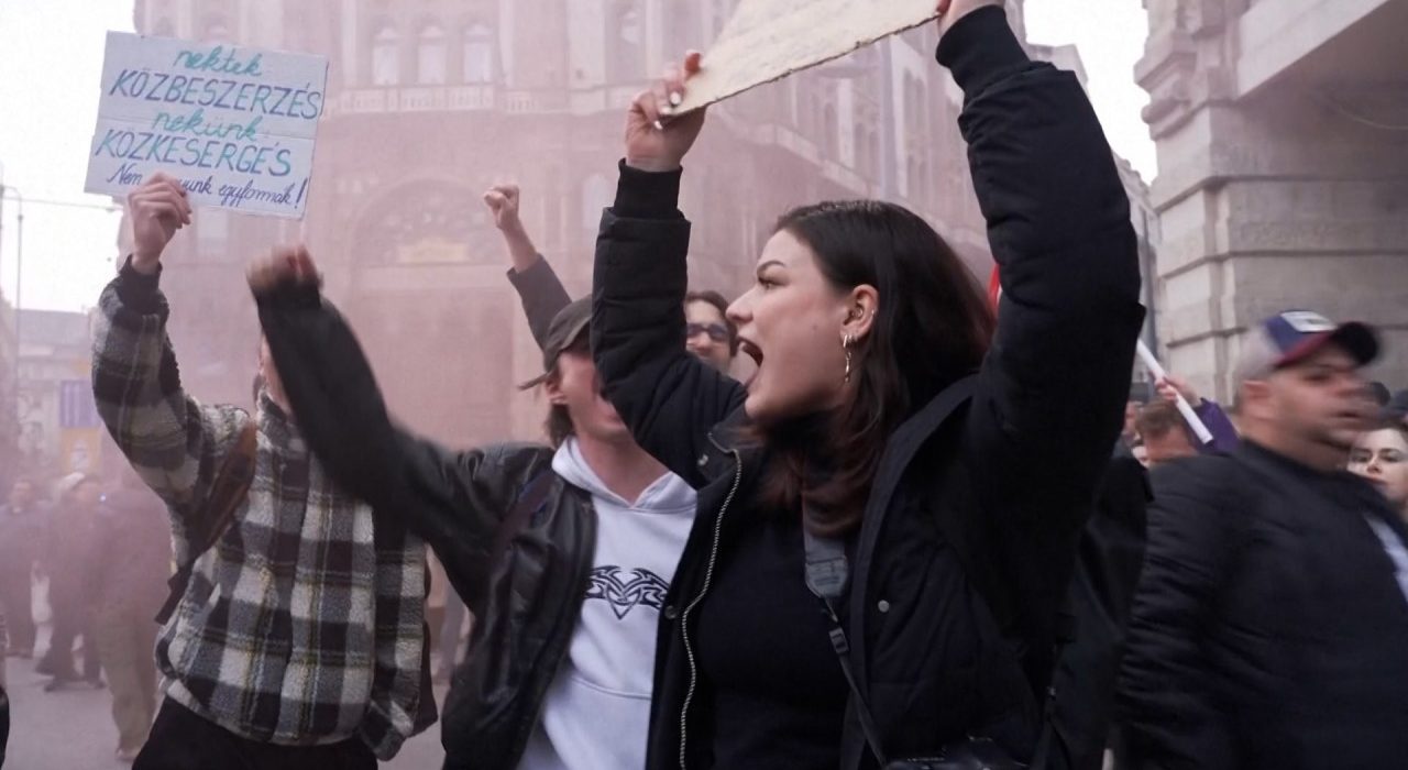 Protest masiv in Budapesta Mii de oameni au blocat strazile dupa interzicerea paradei Pride