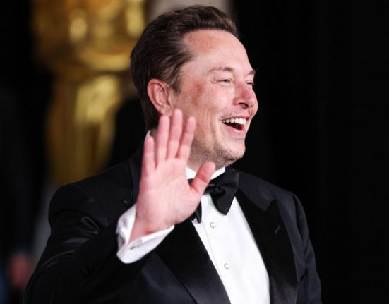 Putin vrea sa l sprijine pe Elon Musk cu o centrala nucleara pentru Marte