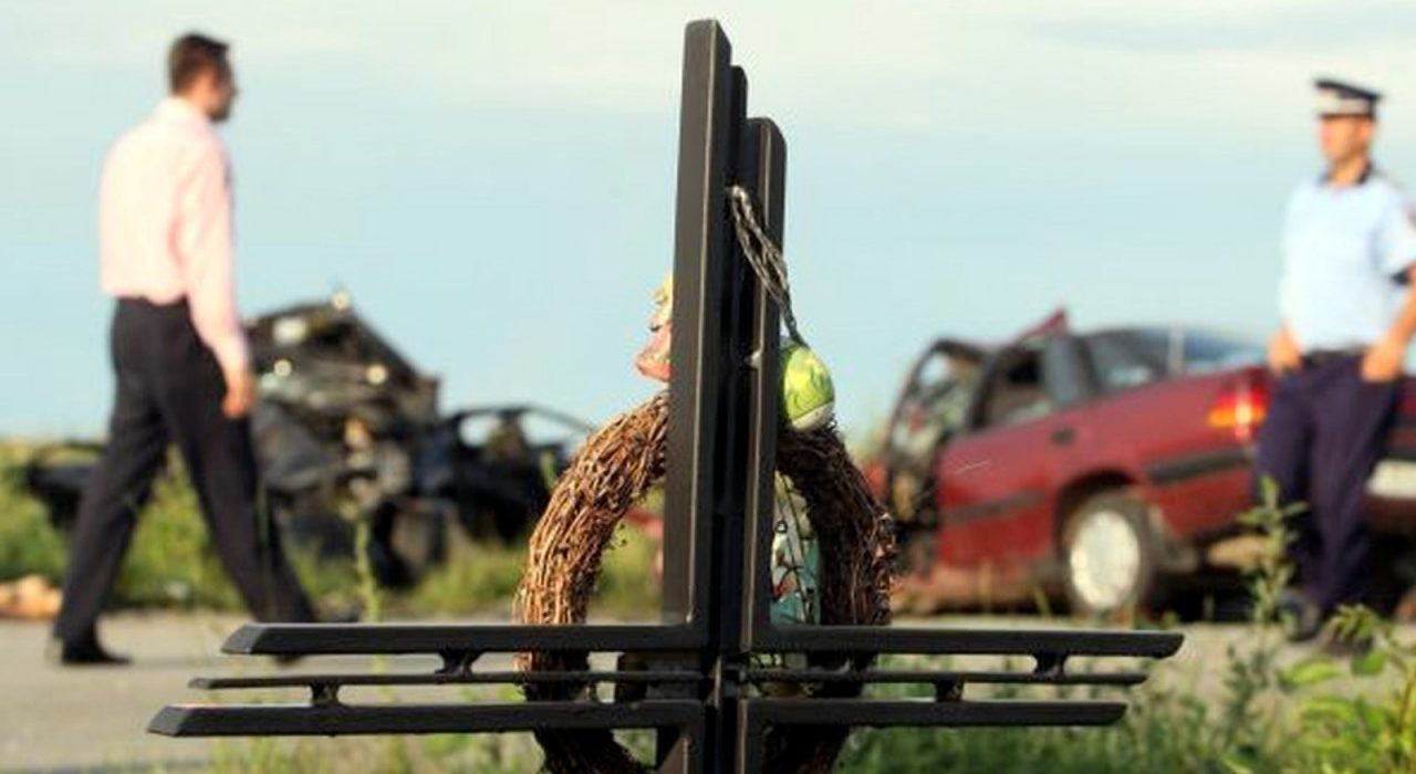 Romania pe primul loc in UE la accidente rutiere 3 morti zilnic pe sosele Din stalpul familiei am devenit o leguma