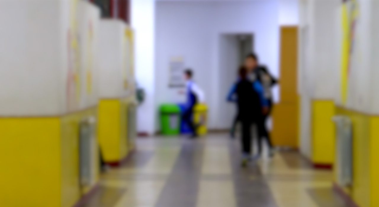 Un elev din Otopeni si a atacat colegul cu un cutit