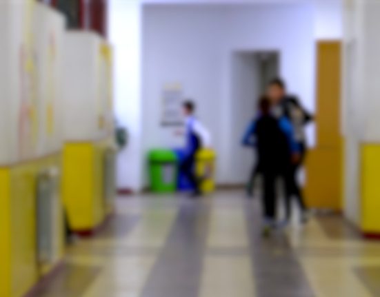 Un elev din Otopeni si a atacat colegul cu un cutit