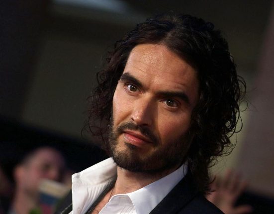 Actorul Russell Brand acuzat de viol si agresiuni sexuale