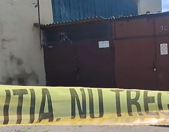 Adolescent de 14 ani cazut de la etajul 7