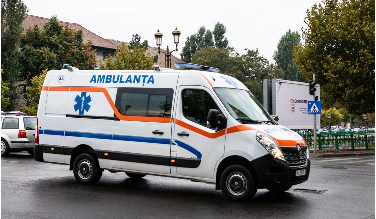Copil de 2 ani a cazut de la etajul 7 dar a supravietuit