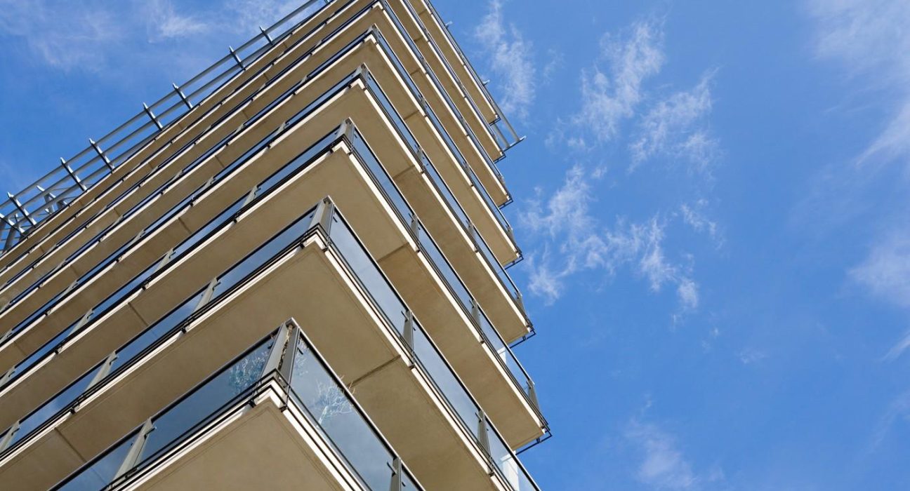 Cum sa iti protejezi investitia imobiliara de crize financiare