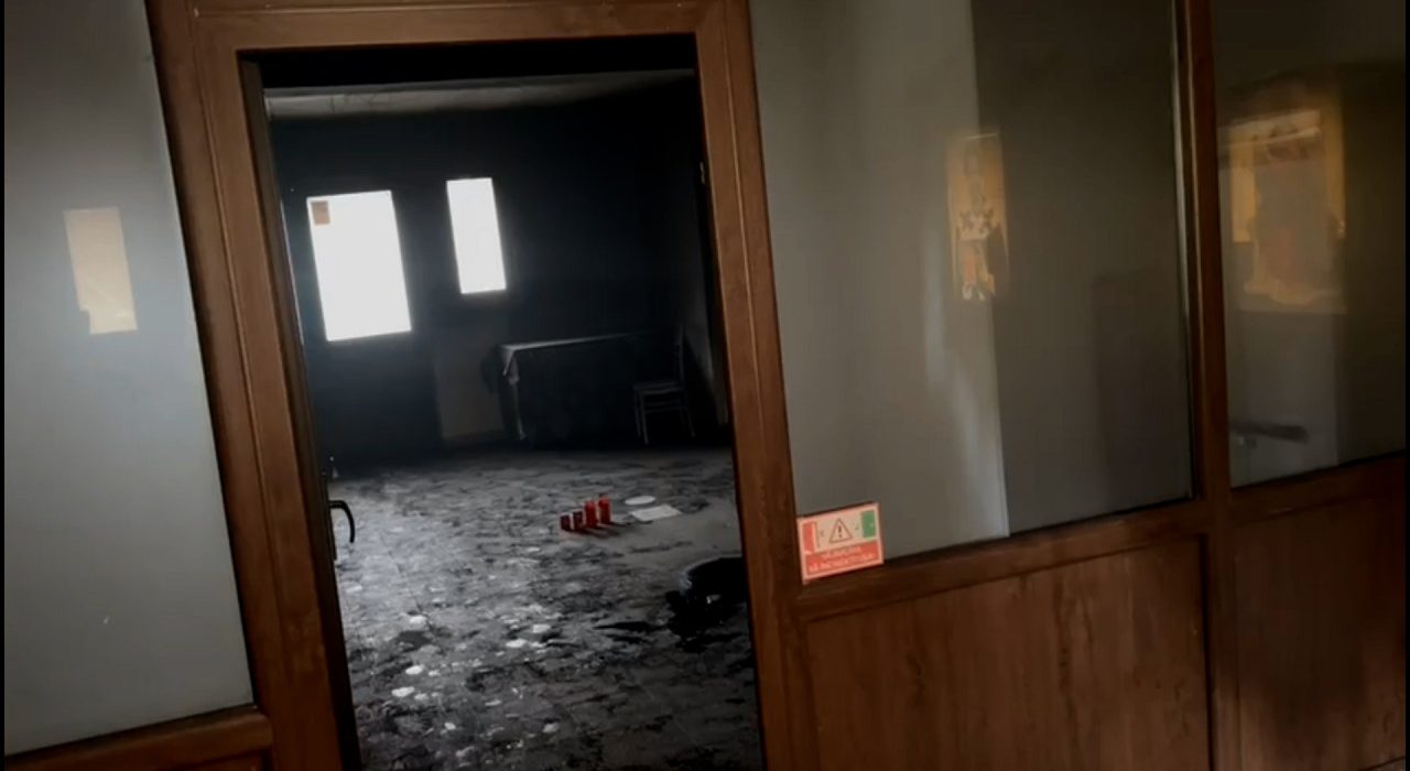 Incident bizar intr o capela din Targu Jiu trupul ars al unei femei gasit in sicriu