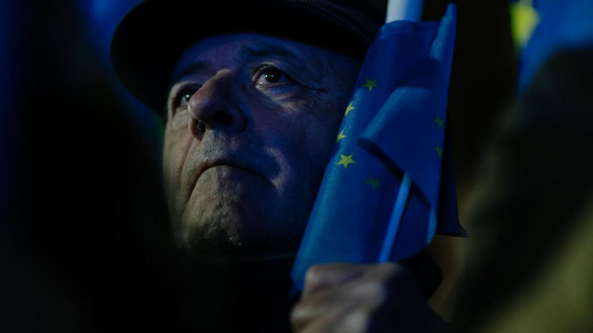 Manipulare online si polarizare politica criza electorala in Romania analizata de BBC