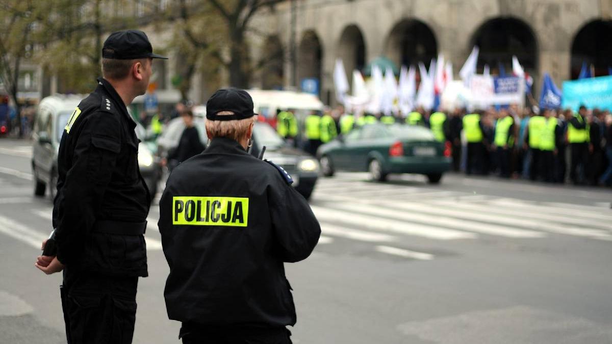 Mii de polonezi la un mars nationalist in Varsovia Nu acceptam pierderea suveranitatii