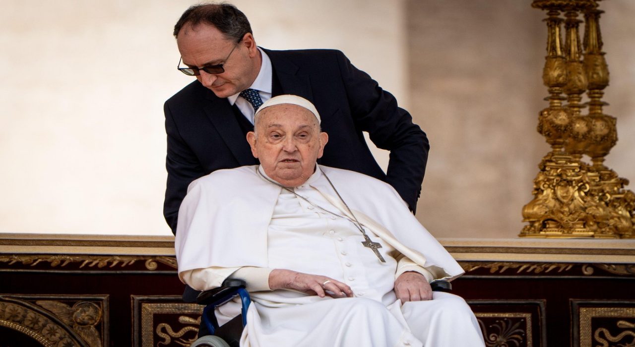 Papa Francisc aparitie scurta la slujba de Florii