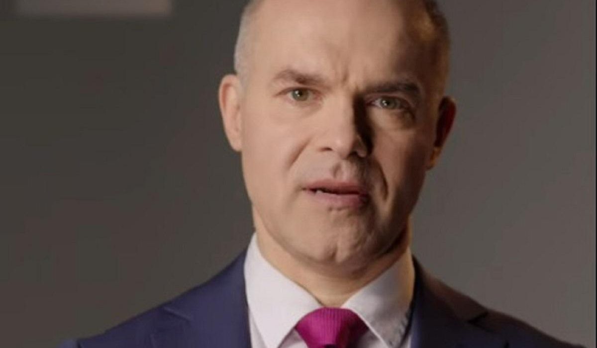 Portretul lui Daniel Funeriu biografie studii avere familie
