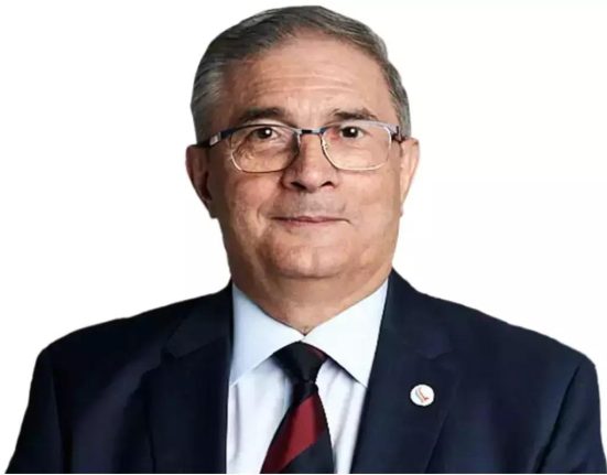 Portretul lui Silviu Predoiu candidat prezidential 2025 biografie studii avere familie