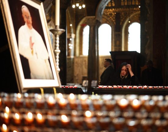 Posibila cauza a mortii Papei Francisc Vaticanul tace