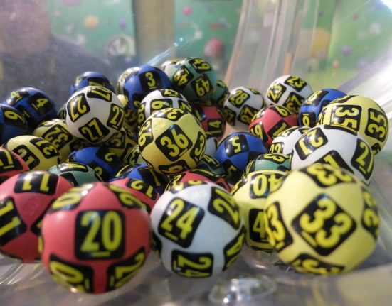 Rezultate LOTO joi 24 aprilie 2025 ora 1850 Reporturi mari la 649 si Joker