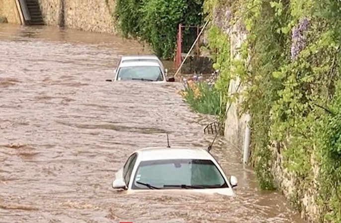 Sud vestul Frantei sub ape peste 1000 de case fara electricitate peste 100 evacuati