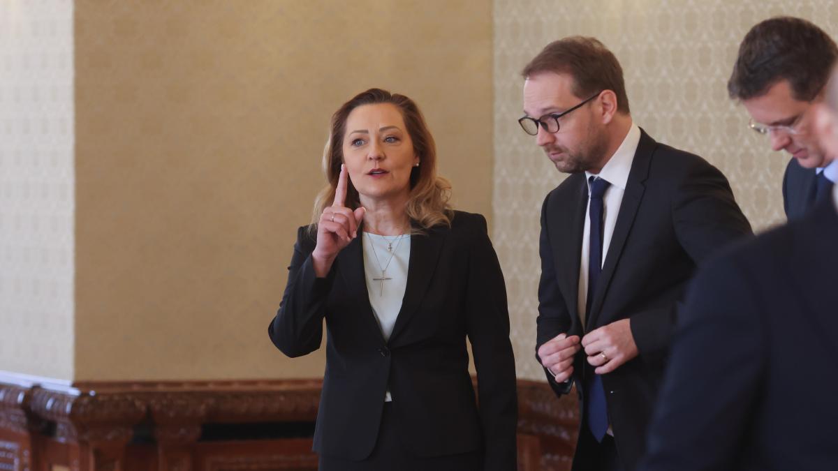 Surse Scandal in USR Elena Lasconi ceruta sa se retraga