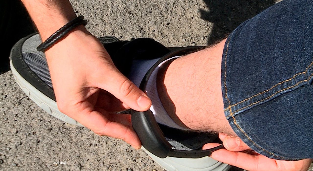 Tanara rapita de fostul iubit localizat prin bratara