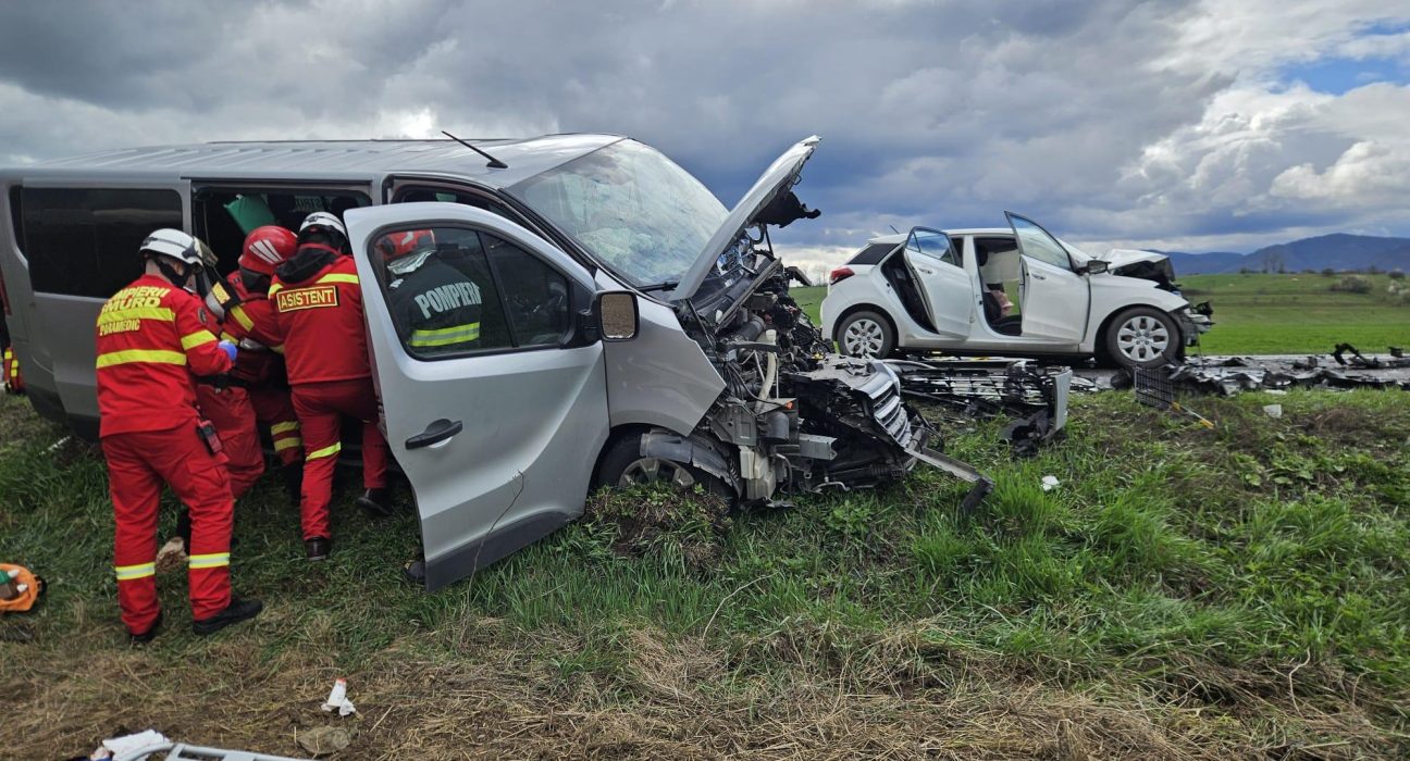 Un mort si 5 raniti in accident grav pe DN 13